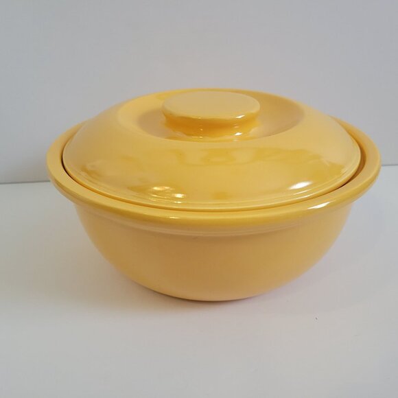Vintage Yellow Fiesta Covered Casserole Dish By Homer Laughlin Co. Ceramic 2 Qt - Picture 1 of 8